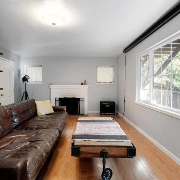 Large 1 Bedroom Apartment, Home Theater, Fireplace, hotel v destinaci Berkeley