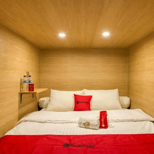 Reddoorz Hostel near Malang Train Station 3, hotel i Malang