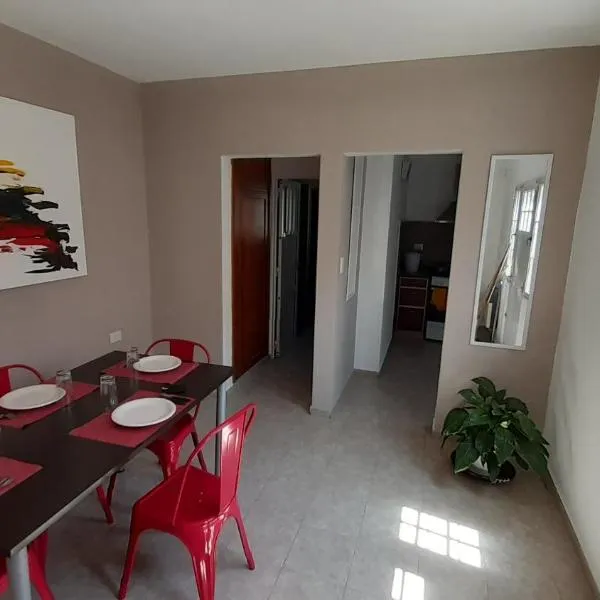 LOS TATOS con cochera, ξενοδοχείο σε Villa María