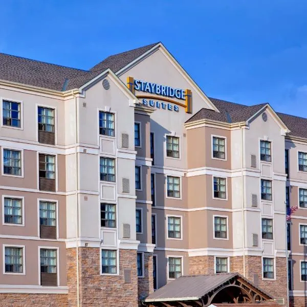 Staybridge Suites London, an IHG Hotel, hotel in Aylmer