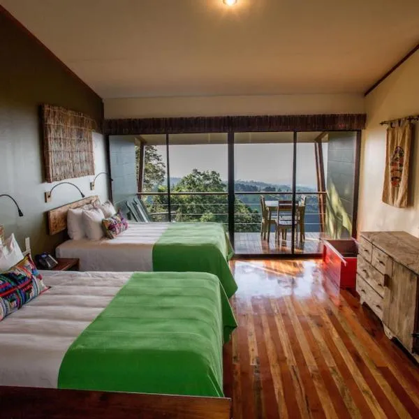 Chayote Lodge, hotell i Zarcero