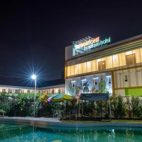 Three Eight Front One Boutique Batu Malang, hotel v destinaci Batu