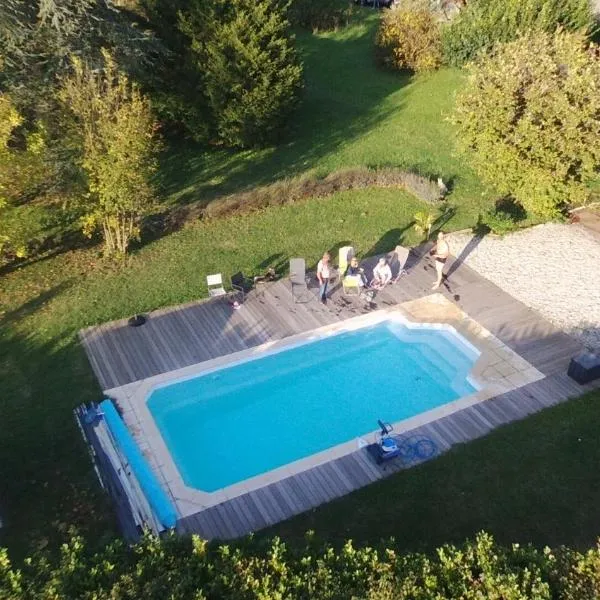 Gîte le cèdre bleu, hotel in Saint-Lattier