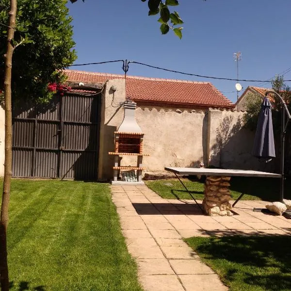 Casa Rural Las Barricas, hotel in Campo de Cuéllar