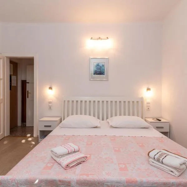 Rooms Feme, hotel in Trogir