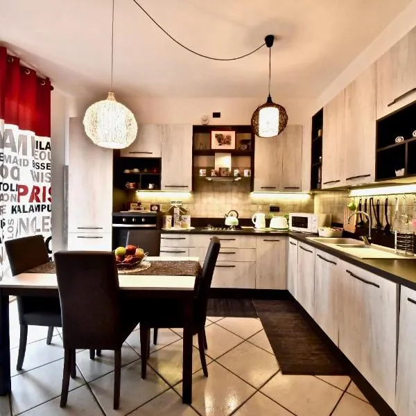 Modern apartment halfway between Milan and Como, hotel di Cogliate