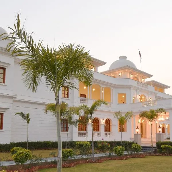 Umaid Farm Resort- A Legancy Vintage Stay In Jaipur, hotel v destinaci Chaumu