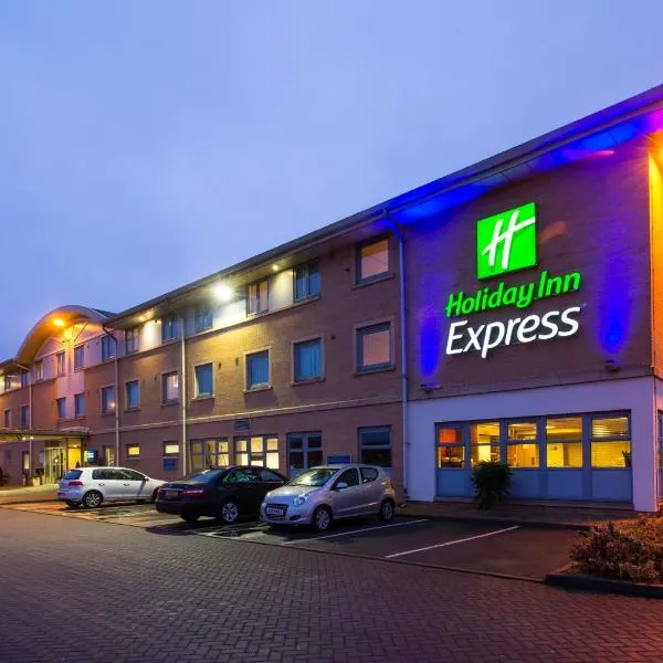 Holiday Inn Express East Midlands Airport by IHG, хотел в Касъл Донингтън