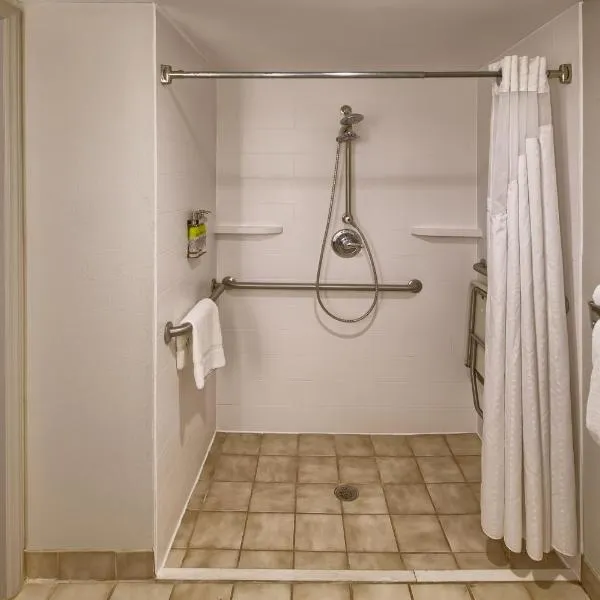 Holiday Inn Express Hotel & Suites Wake Forest - Raleigh North by IHG, hótel í Wake Forest