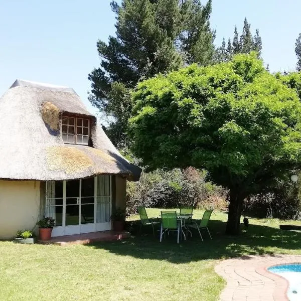 Clarens socialites, Thatch Cottage #1, hotel in Bethlehem