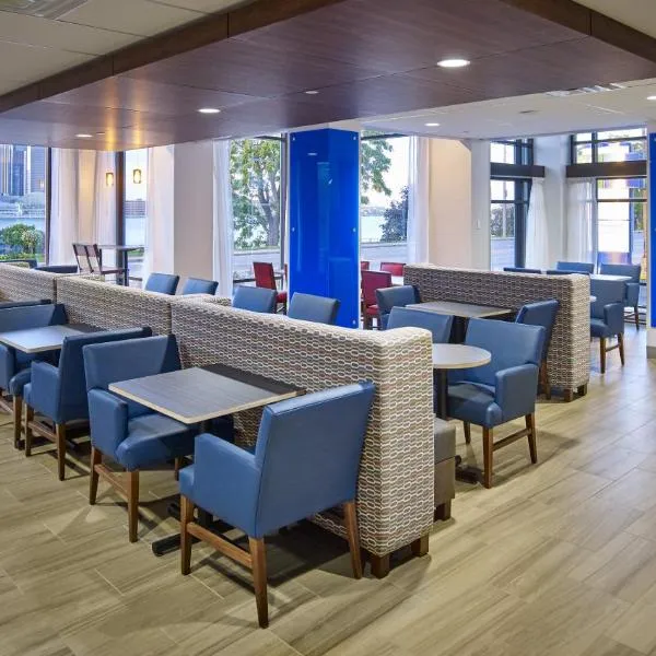 Holiday Inn Express Windsor Waterfront by IHG, khách sạn ở Windsor