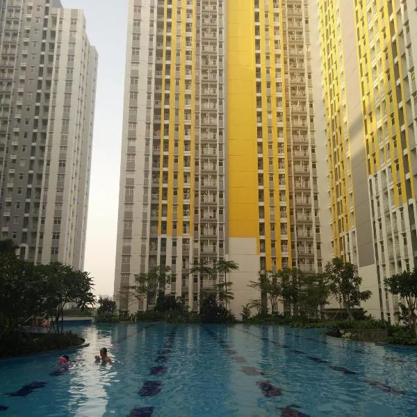Springlake Apartemen 2BR-Sumarecon-Bekasi, By Bu Johan, hotel v destinaci Bekasi