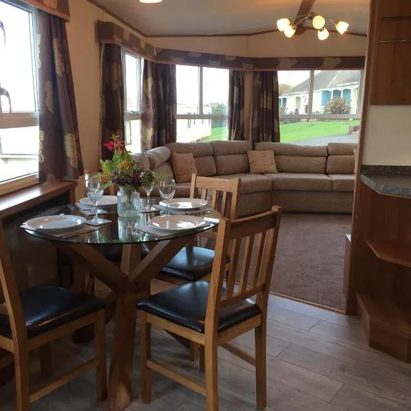 'Hartland Caravan' with Sea Views, hotel en Bideford