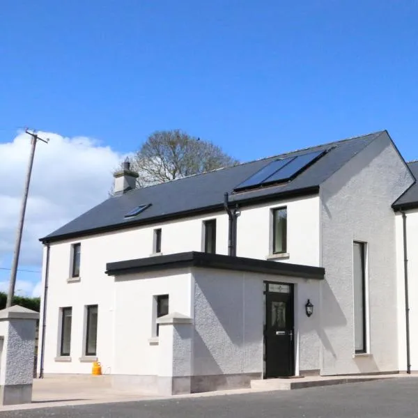 Emy Lake Apartment - near Castle Leslie, Glaslough, hotell i Monaghan