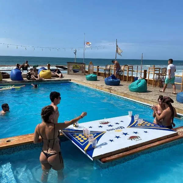 The Point Mancora - Beach Party Hostel, hotel en La Bocana