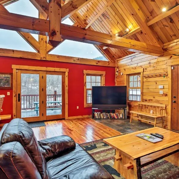 Ski Lodge Mtn Retreat with Fire Pit, Deck and Views!, hotel v destinaci Starksboro