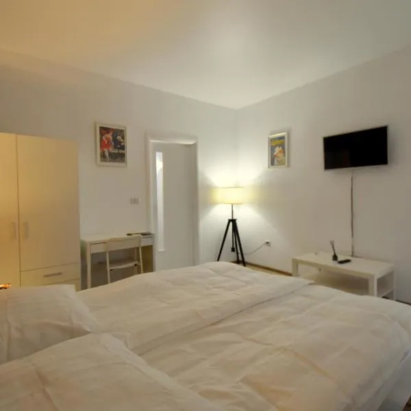 Neferprod Apartments - IS - CAM 01, hotel in Sânmihaiu Român
