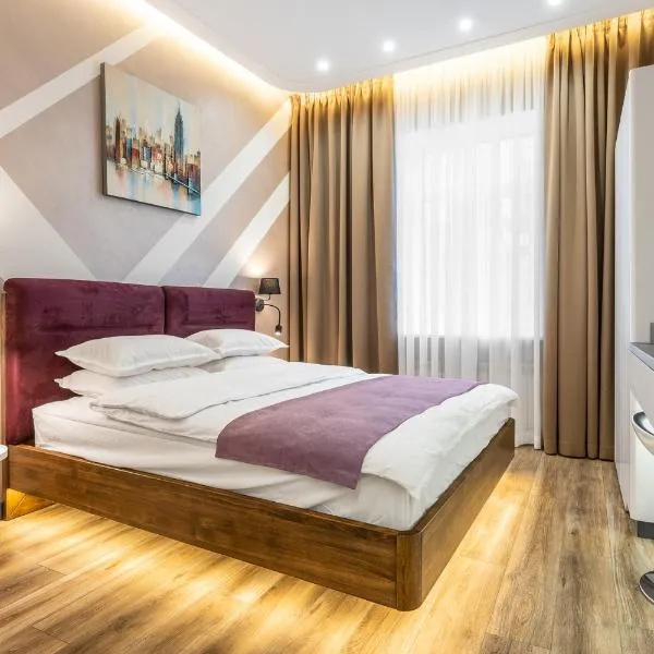 Bright Stylish Apts Next to Kreschatyk - Walk to Everything, hotel din Kiev