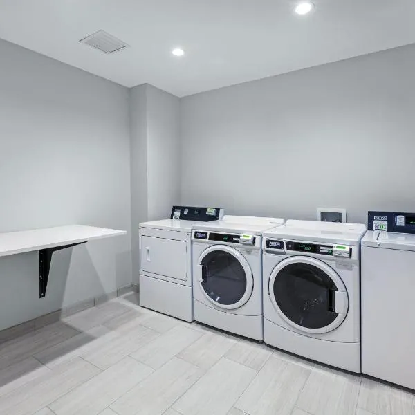 Holiday Inn Express & Suites - Tulsa Northeast - Owasso by IHG，位于Owasso的酒店