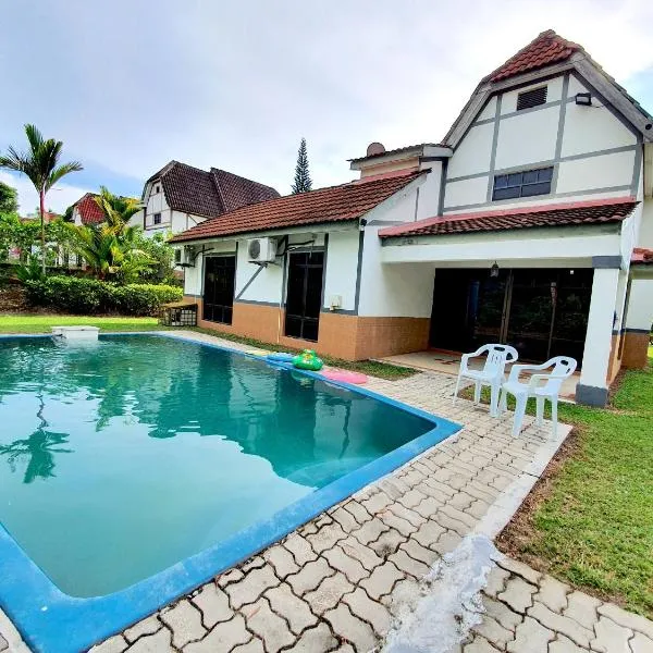 Melaka Afamosa Villa with Private Pool for 10 pax, hotel in Kampong Alor Gajah
