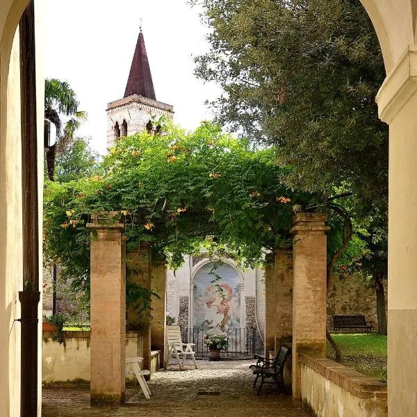Ostello Palazzo Pierantoni, hotel v destinaci Foligno
