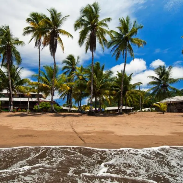 Playa de Oro Lodge, хотел в Nabugá