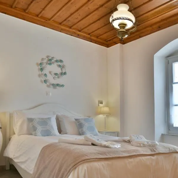 Hydra's Pearl - White Pearl, Luxury Mansion, No steps, 50m from the port، فندق في هيدرا