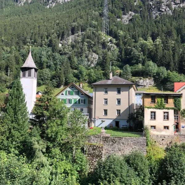 Alpine Haus, hotel in Göschenen