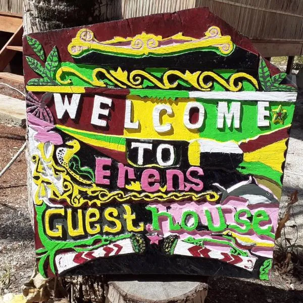 Erens Guest House, hotel v destinaci Waisai