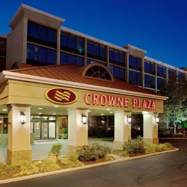 Crowne Plaza Cleveland Airport, an IHG Hotel โรงแรมในสตรองส์วิลล์