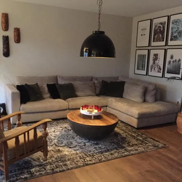 Rumah kita, bungalow met 2 slaapkamers in het mooie Drenthe，Aalden的飯店