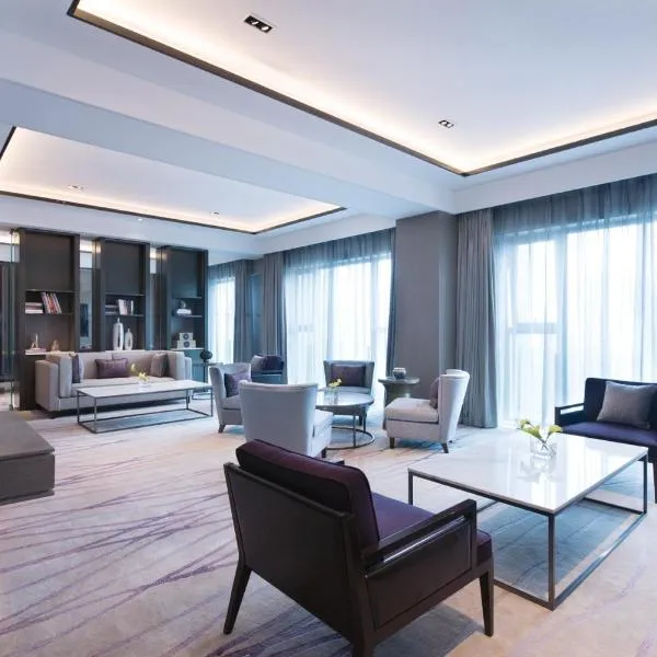 Crowne Plaza Hangzhou Qiantang - The subway can reach the West Lake scenic area as well as the airport and high-speed rail station, adjacent to Jinsha Lake and Longfor paradise walk, ξενοδοχείο στη Χανγκζού