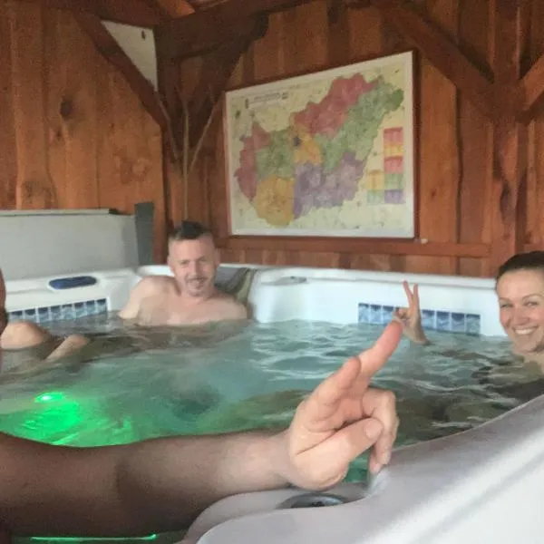 Jakuzzis,Szaunás,Kerkavendégház-Őrség-Csesztreg-Kerkaujfalu, hotel v destinaci Csesztreg