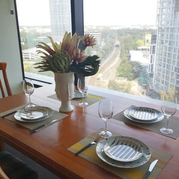 Modern apartment+office w Parking @ Olympic Park, hotel in Sydney