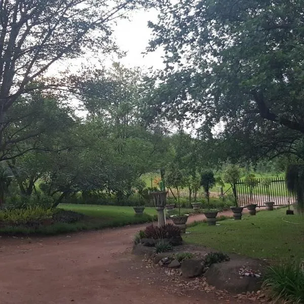 A Farm Stay - Casablanca's Private Cottage,no loadshedding!, hotel v destinaci Hazyview