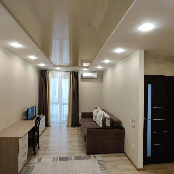 Сучасна квартира, hotel in Luts'k