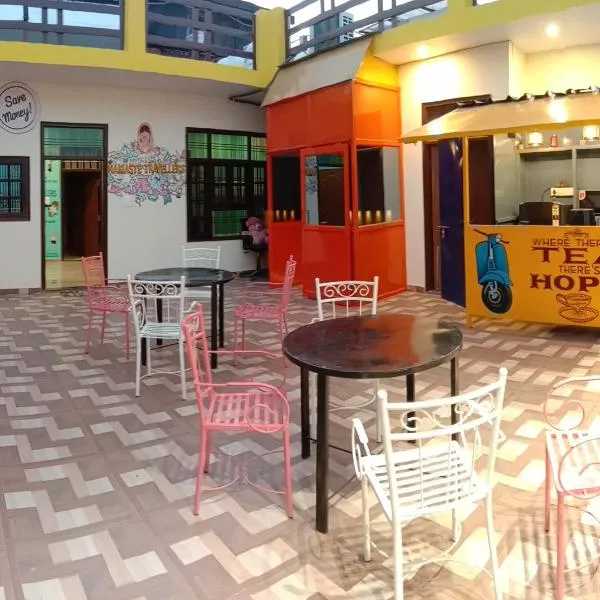 Hashtag Traveler's, hotel v destinaci Lakhnaú