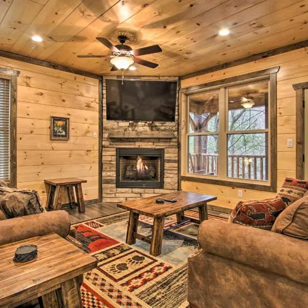 Luxe Cabin with Home Theater Less Than 2 Miles to Gatlinburg, hotel i Laurel
