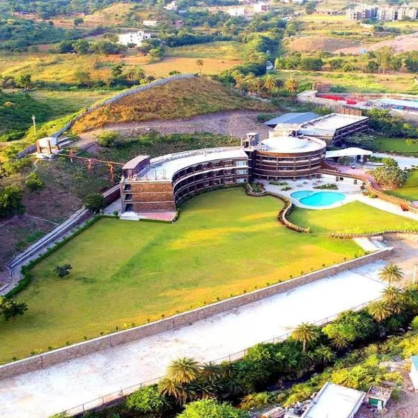 Seasons Park Resort, hotel in Jharol