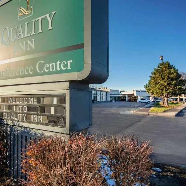 Quality Inn and Conference Center I-80 Grand Island, hotel v destinácii Doniphan