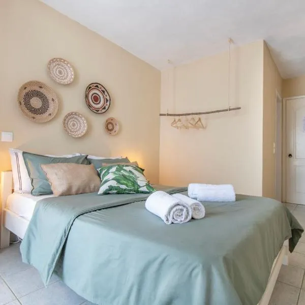 Puerto Seaside Rooms, hotel Ahladeríben