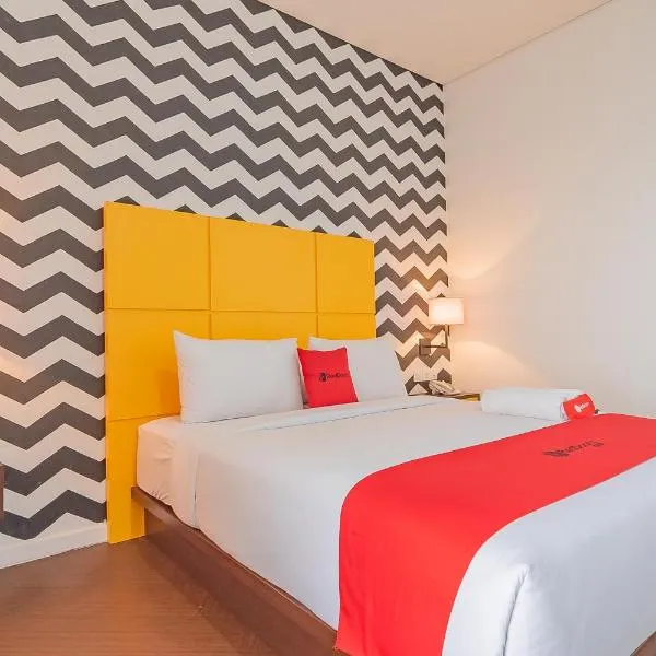 RedDoorz Premium @ Hotel Hebat, hotell i Bandung