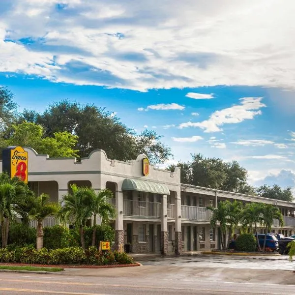 Super 8 by Wyndham Bradenton Sarasota Area, hotel v destinaci Bradenton