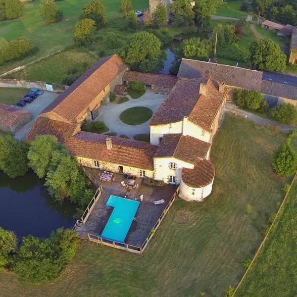 Les Chambres du Logis du Chatelier – hotel w mieście Bressuire