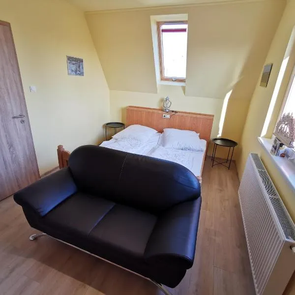 Kérész Panzió, hotel v destinaci Mártély