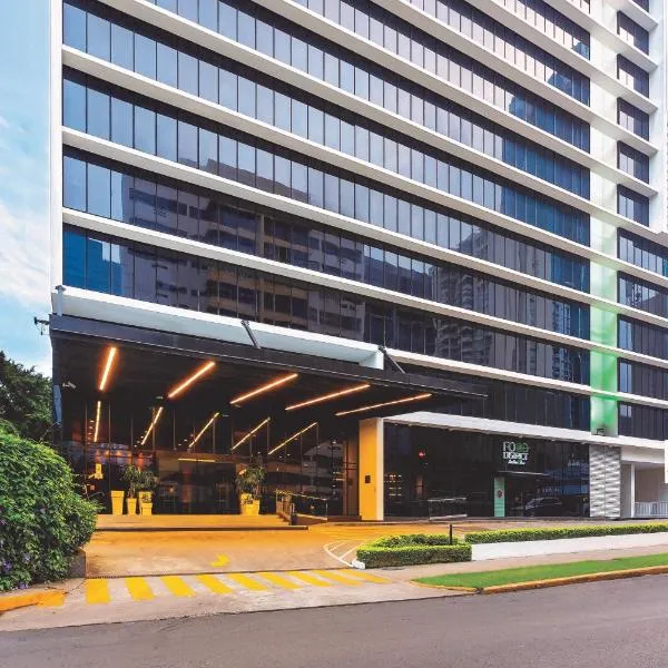 Holiday Inn Panama Distrito Financiero, an IHG Hotel، فندق في مدينة باناما