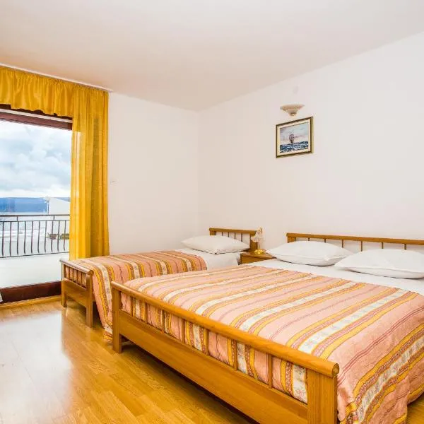 Apartmani Pava, hotel em Omiš