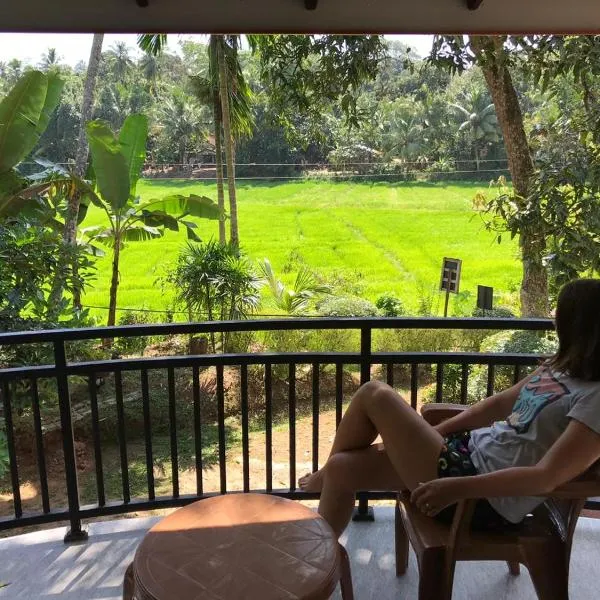 Paddy Field Villa Midigama, hotel v destinaci Midigama East