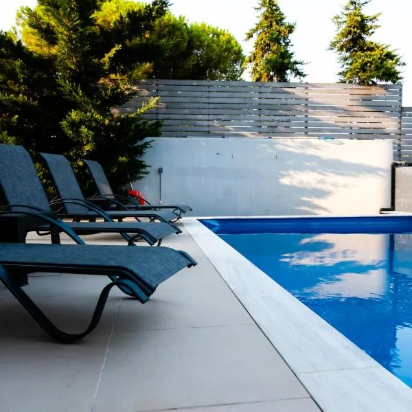 Seaview Pool Villa near Beach and Athens Airport, hotel in Porto Rafti