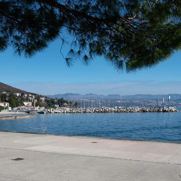 Apartment Europe with Sea View, hotell i Ičići